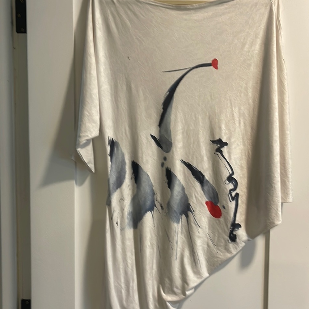 Nikki Danielle Paris Asymmetrical Top w abstract design